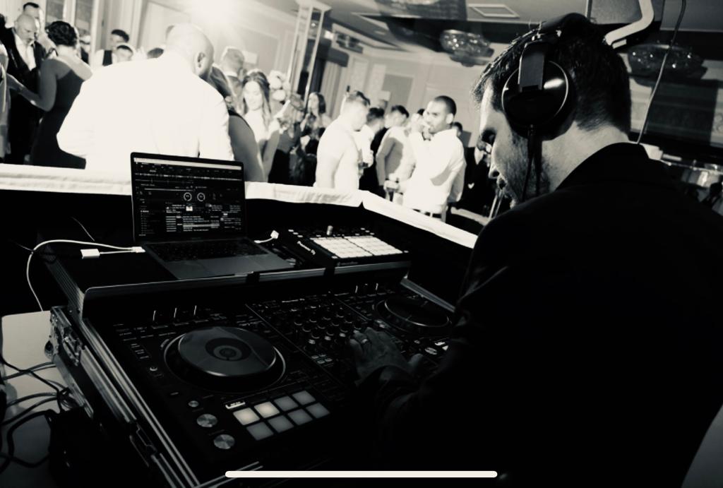 Wedding DJ Hire Down Hall DJ, Swynford Manor DJ, Blake Hall DJ, DJ in Essex, DJ in Cambridgeshire,DJ in Hertfordshire, London DJ, Kent DJ, Berkshire, Buckinghamshire